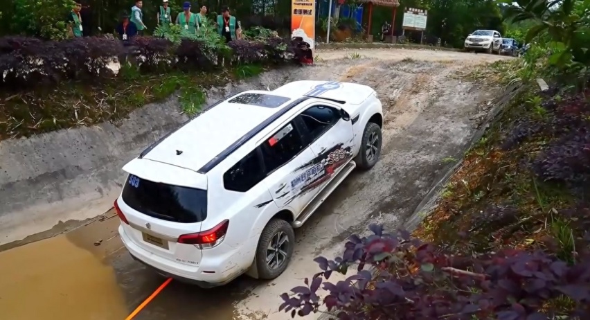 新帕拉丁斩获2024汽车越野极限挑战赛总分TOP3，滑轮组脱困NO.1