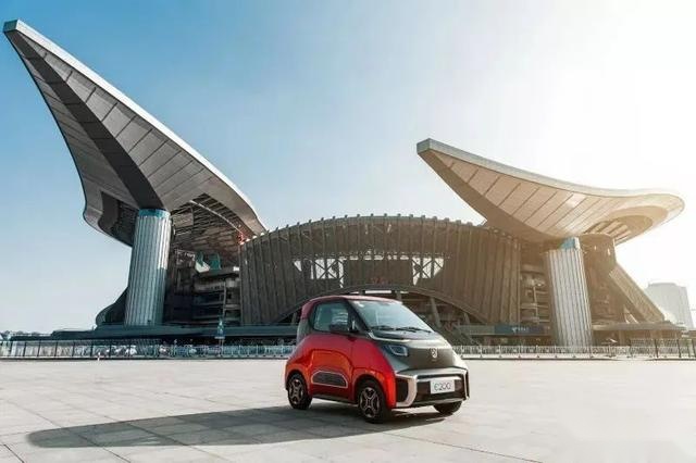 正面刚老年代步车，MINI EV想革了谁的命