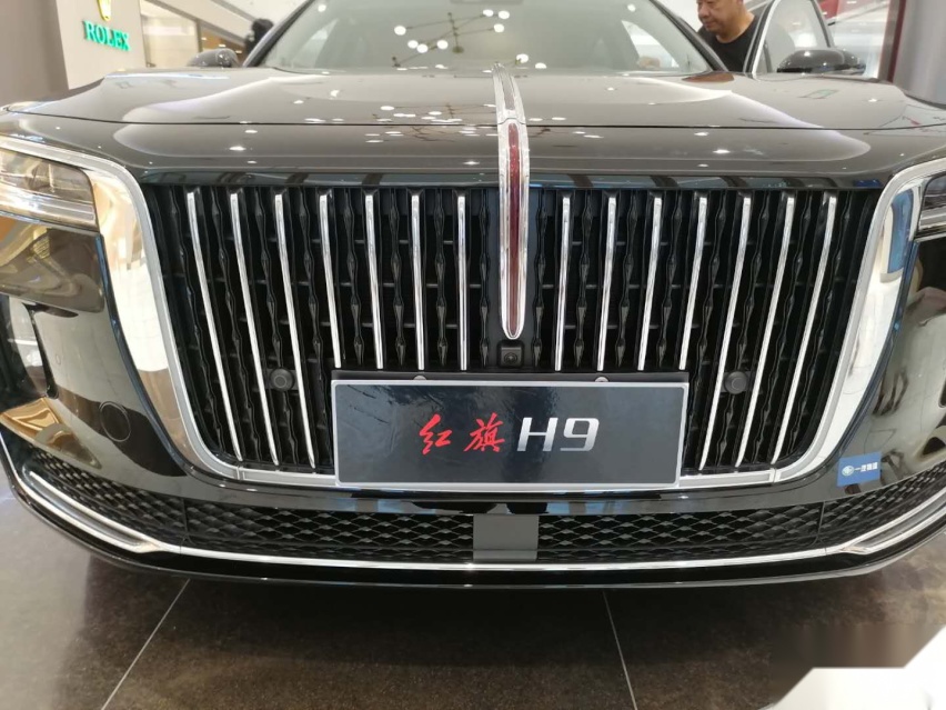 一汽红旗H9到店实拍  外观大气侧漏  30.98万起售