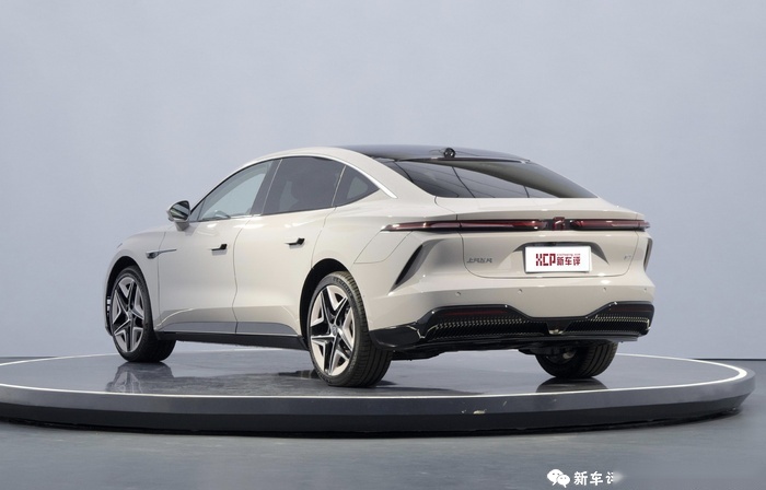 2023成都车展:与OPPO、小米等手机互联,飞凡巴赫座舱发布