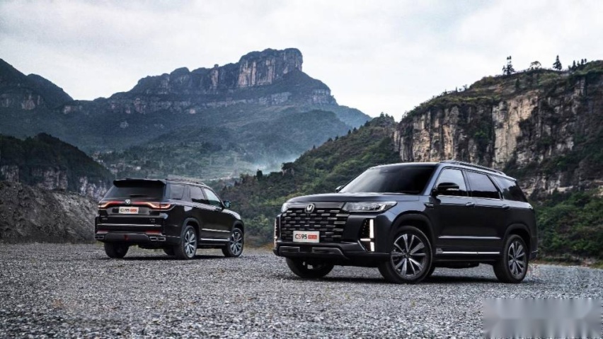长安CS95PLUS上市，17.59万起，三代之家出行的新选择？