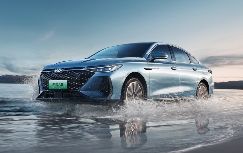 2024款奇瑞风云A8，C-DM混动技术，双V斜级双电机