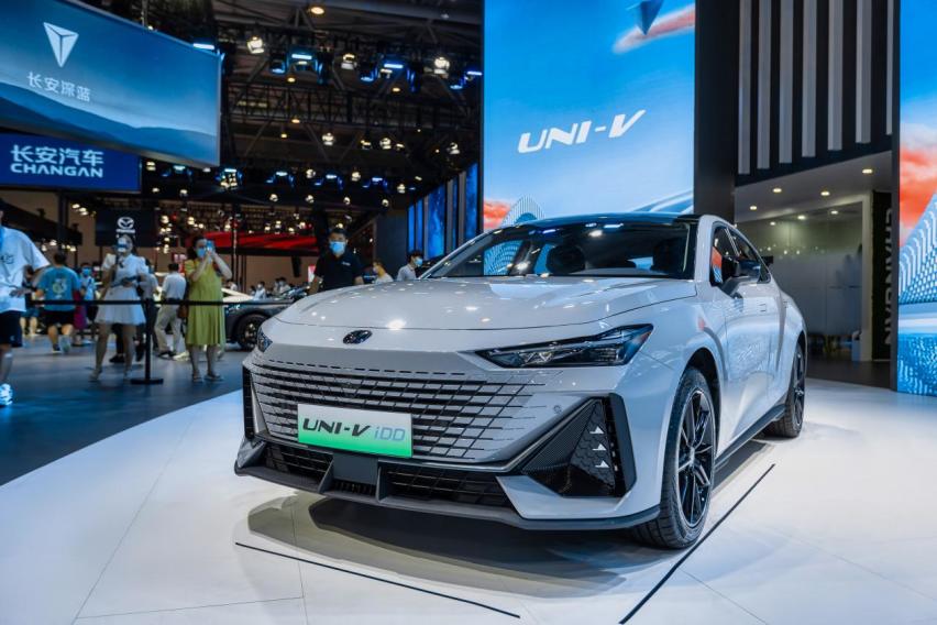 有力！省油！长安UNI-V 2.0T、UNI-V iDD重磅亮相重庆车