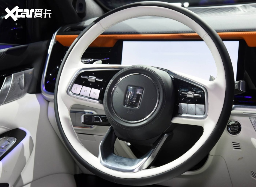 实拍坦克500 PHEV，带电后，豪华与硬派的结合更有意义了