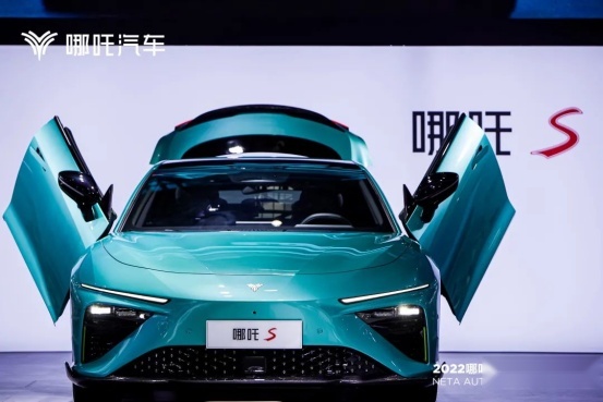 限量999台，哪吒S耀世版实车亮相重庆车展