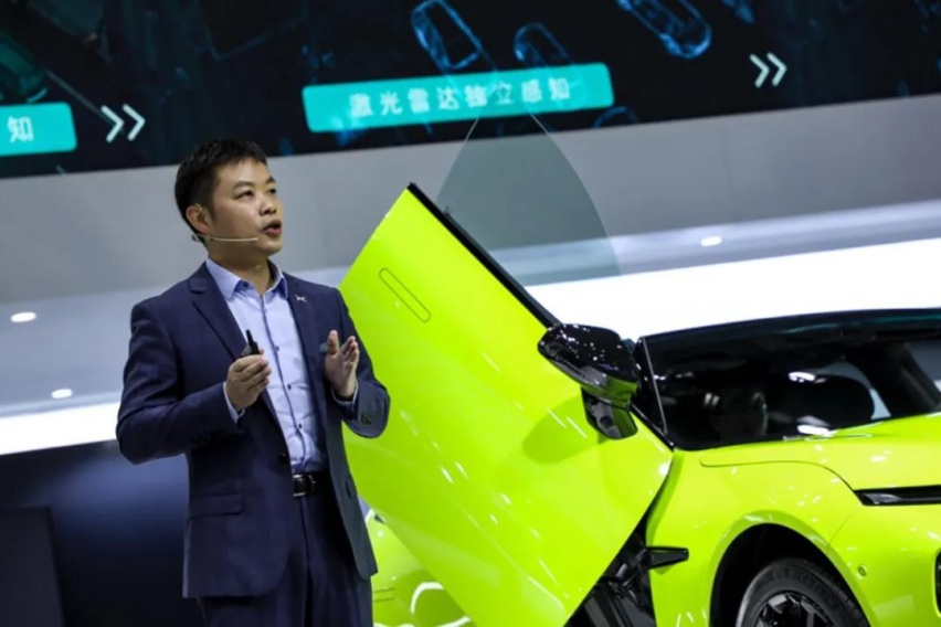 小鹏P7交付破万，蔚来当年“砍掉”eT轿车项目肠子悔青