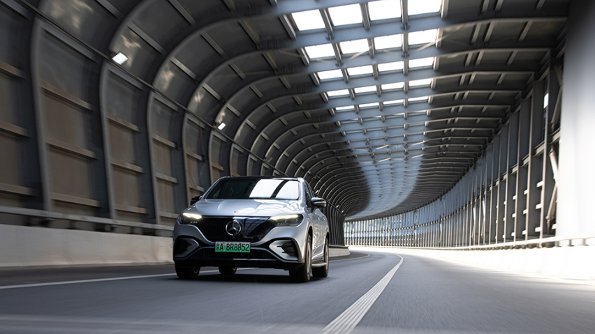 长测全新EQE纯电SUV：奔驰要给SUV们上堂造车课