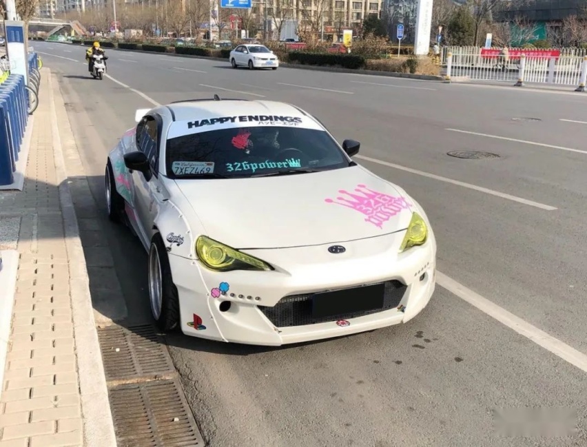 竞技走街范宝马M4自己玩，美式DUB风凯迪拉克XT6带娃用