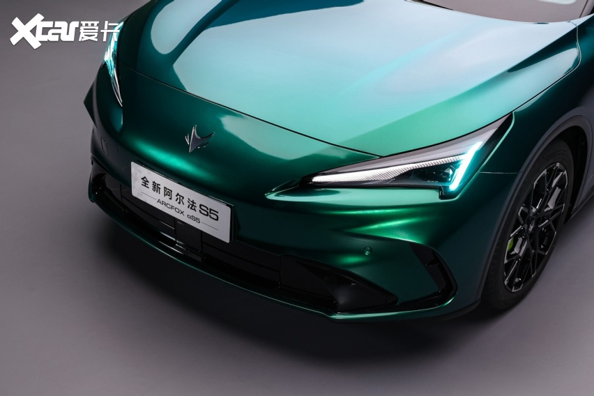 15分钟补能540km,极狐全新阿尔法S5律动上市补贴价9.98万起