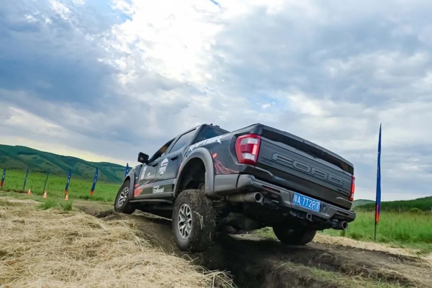 为什么福特F-150猛禽开起来这么猛？这一切要从六颗宝石说起