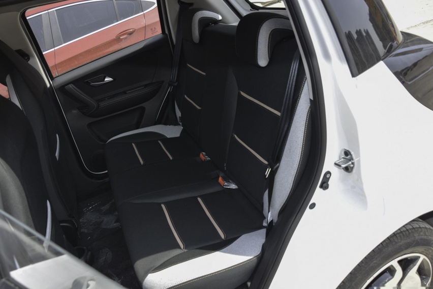 入门纯电动车之间的PK 思皓E10X对比宏光MINI EV