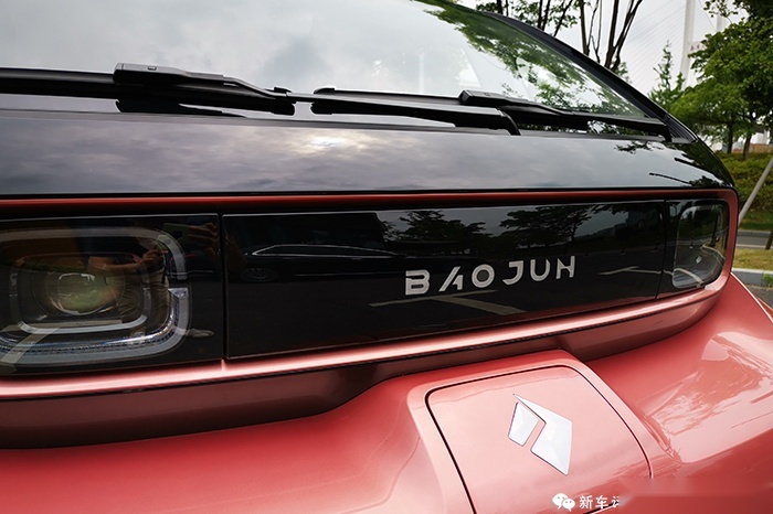 新宝骏E300实拍体验：科幻的外观，厉害的牌子，你买吗？