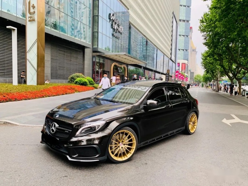 忽悠母亲买了辆奔驰GLA45 AMG，我将它改出了
