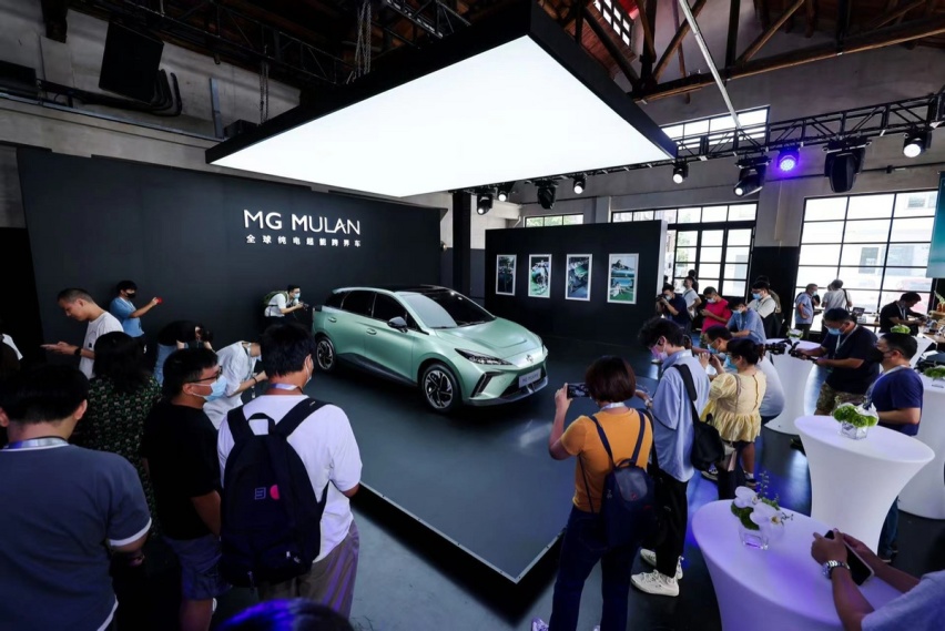 造型酷飒+零百3.8s，玩纯电还得是MG MULAN
