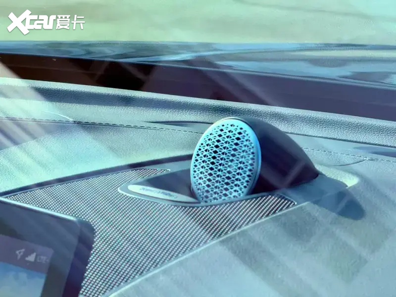 全新XC60黑武士：沃尔沃不装了，这次直接把北欧性冷淡穿成了一身黑