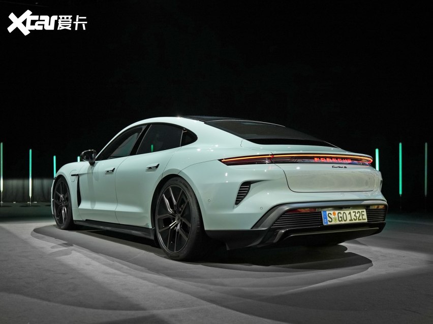 新款保时捷taycan正式亮相,动力,底盘有升级,最高续航678km
