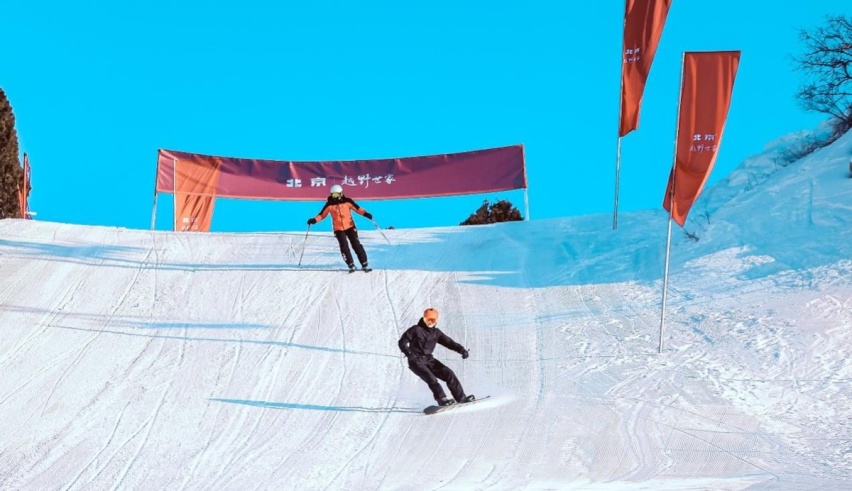 BJ40助战“黑级雪道” 陈震李妮娜见证中国越野“冠军