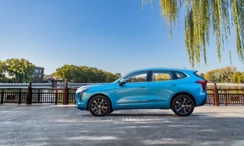 月薪8000买车，10万级热门SUV，哈弗初恋与瑞虎7 PLUS怎么选