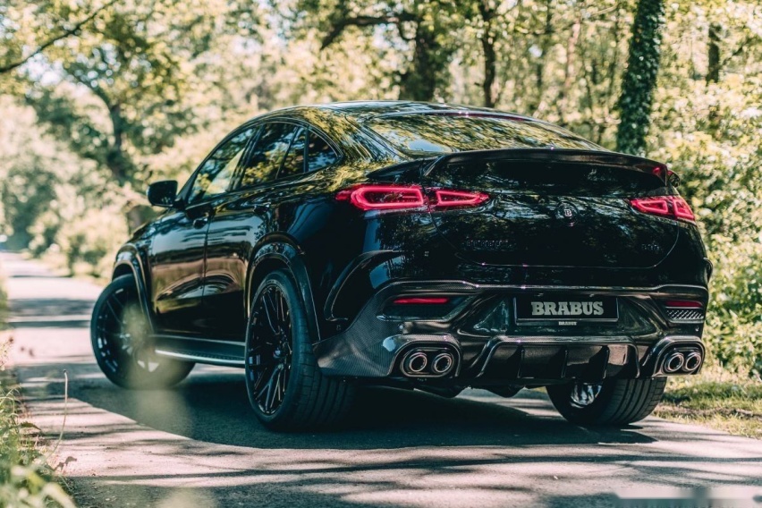 奔驰-巴博斯BRABUS 800官图发布 可生产800马力/3.4秒内