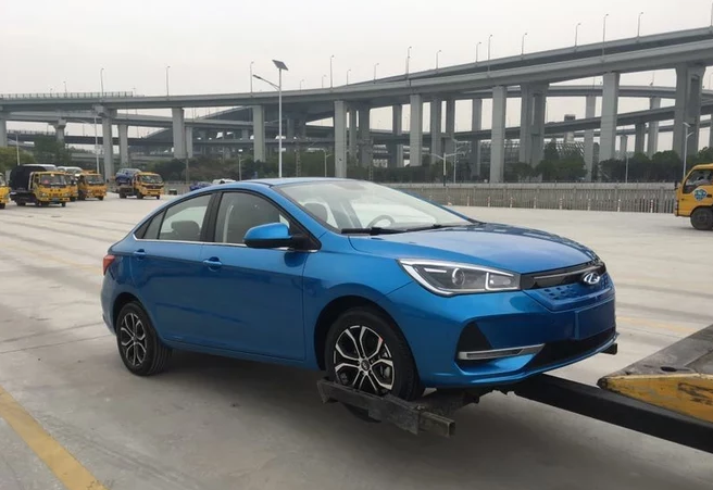 奇瑞艾瑞泽5e现身！蓝色车身很帅气 续航里程或超400Km