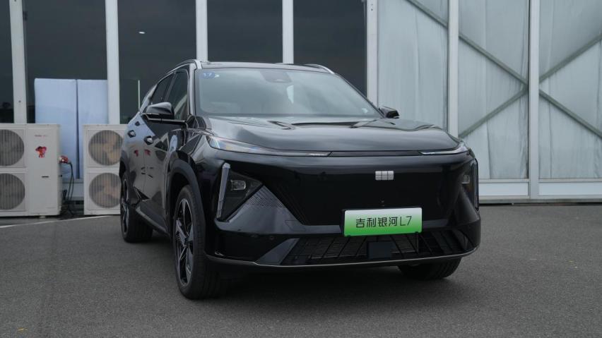 试驾吉利银河L7 开启智能电混SUV的新纪元