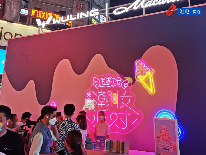 宏光MINIEV又推出新配色，生椰白、梅洛蓝浓浓秋意，稳抓少女心