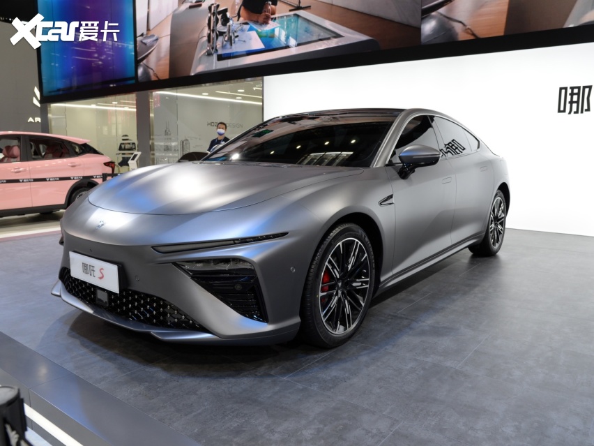 哪吒S亮相粤港澳车展，车长近5米，3.9s破百，可续航1100km