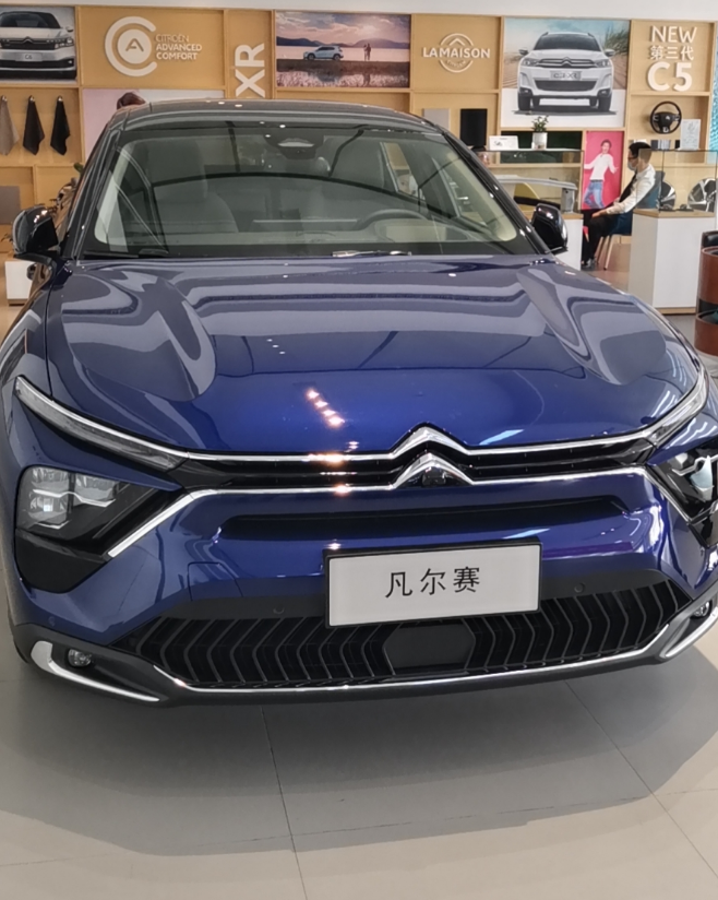 雪铁龙凡尔赛C5X到店了，比马自达CX4更漂亮，翻身有戏？
