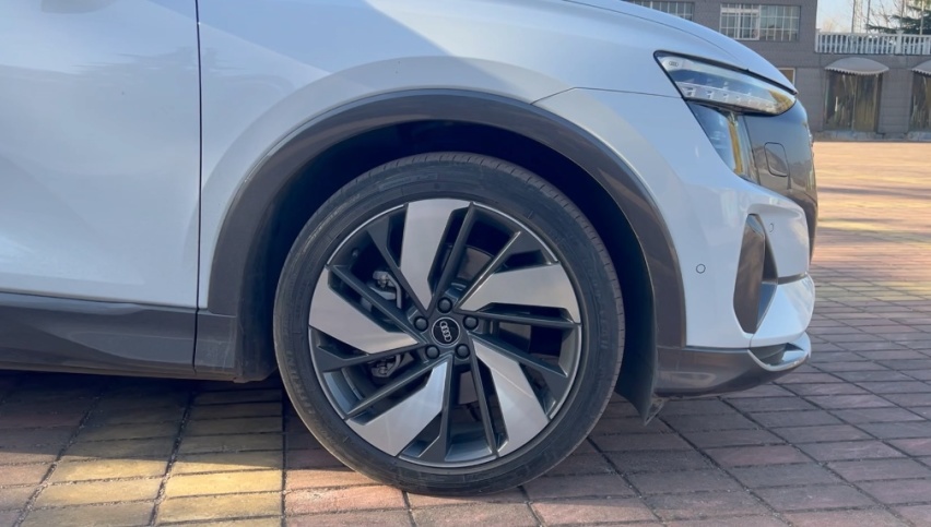 试驾奥迪Q5 e-tron！电动车时代，奥迪的高价值还能否延续？