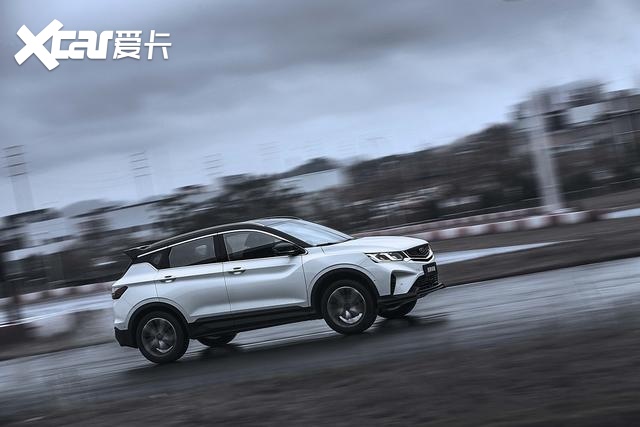 钢炮还是SUV？吉利缤越在赛道里和卡丁车会碰撞出怎样的火花