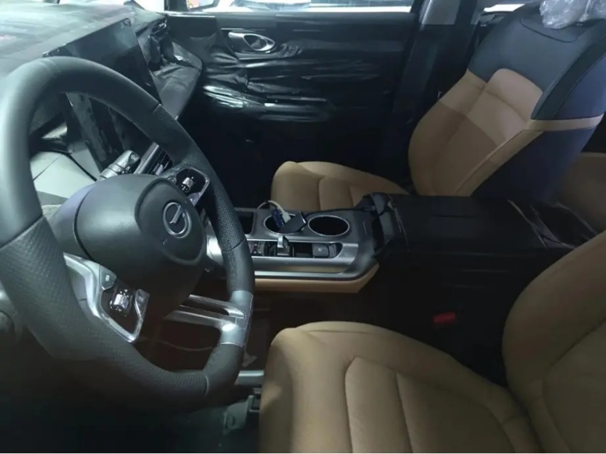【e汽车】全新一代传祺M6实车谍照曝光