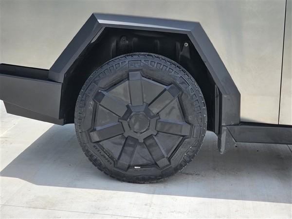 特斯拉官宣第一辆电动皮卡Cybertruck下线！