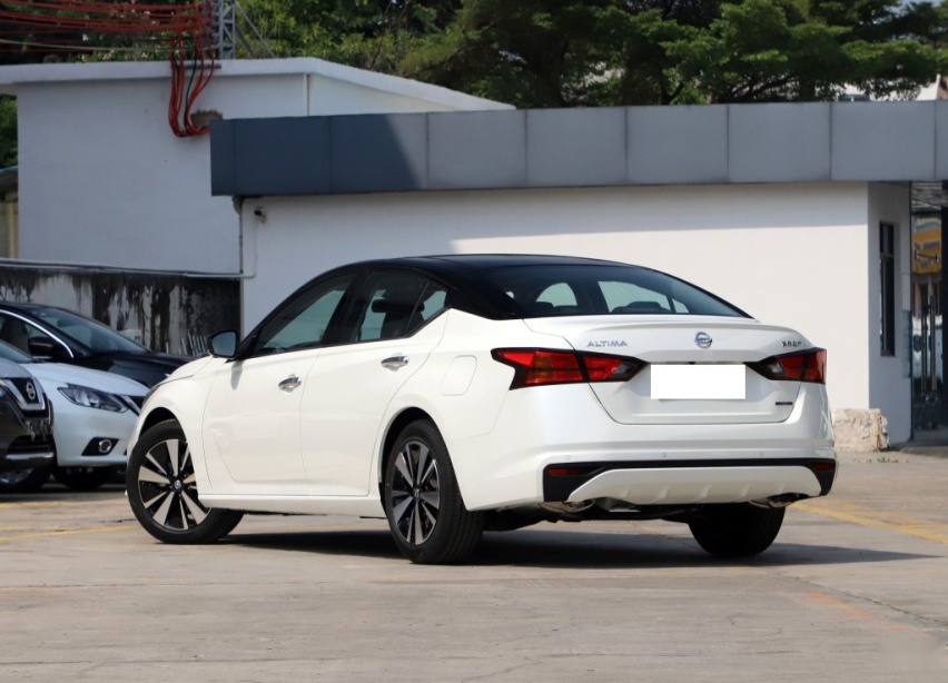 手握20万预算，想买舒适省油B级车，2021款天籁了解一下？