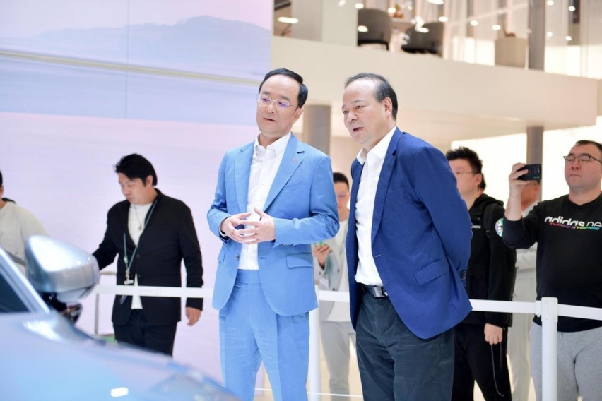 价格和Model 3比，性能和Model Y比，极氪007新王当立！