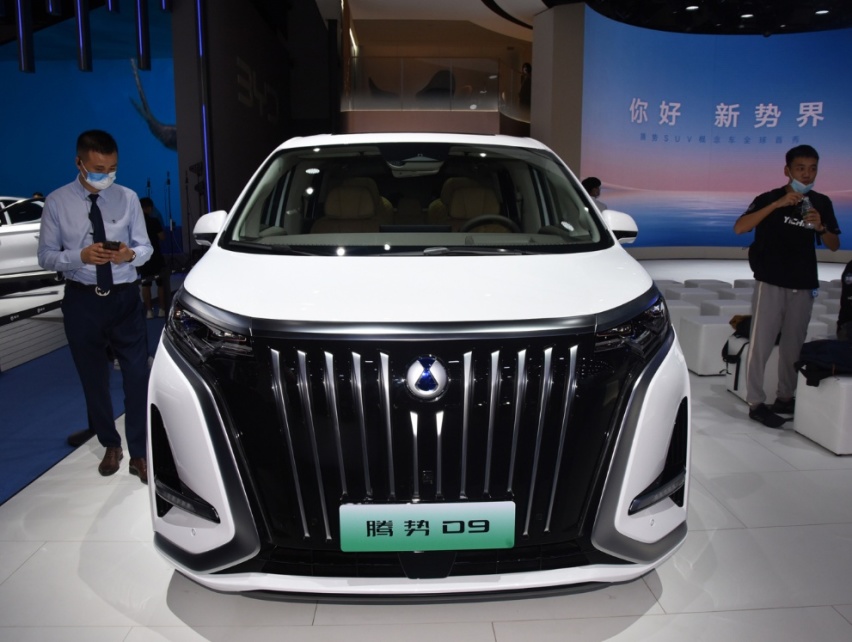 比亚迪高端化成功，竞争埃尔法，长5250mm续航620km，月销量过万