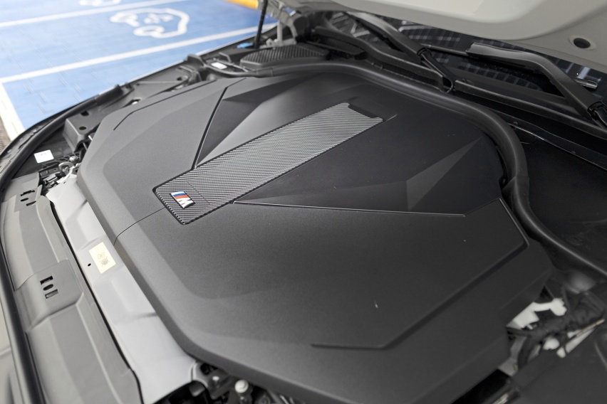 自行卓越：BMW i5 M60 xDrive