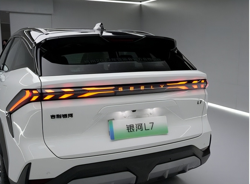 吉利银河正式发布，2年推出7款新车，L7剑指20万级电混车型