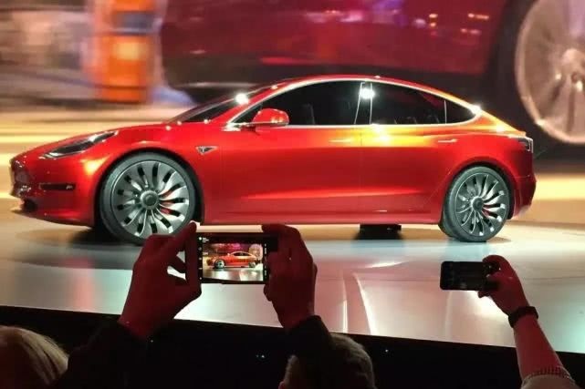特斯拉Model3被捧上天，比亚迪汉、小鹏P7还有机会吗？