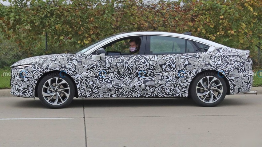 ford-fusion-or-mondeo-replacement-spy-photos-profile.jpg