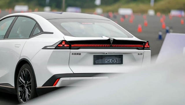 深蓝第二款车型发布！轴距2米9+骚绿色 网友：又一网红SUV！