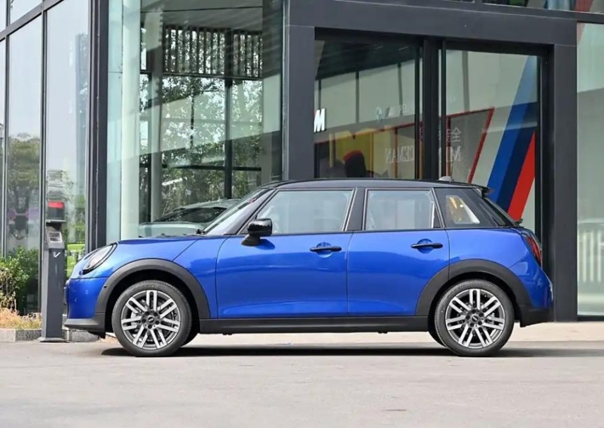 限时价20.88万起！全新MINI COOPER家族上市，紧凑小车多重