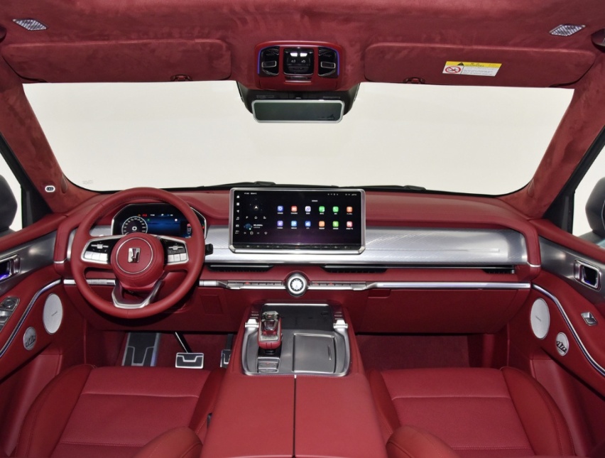 长城版“大G”，搭载3.0T V6插混，非承载式车身，车长5米多