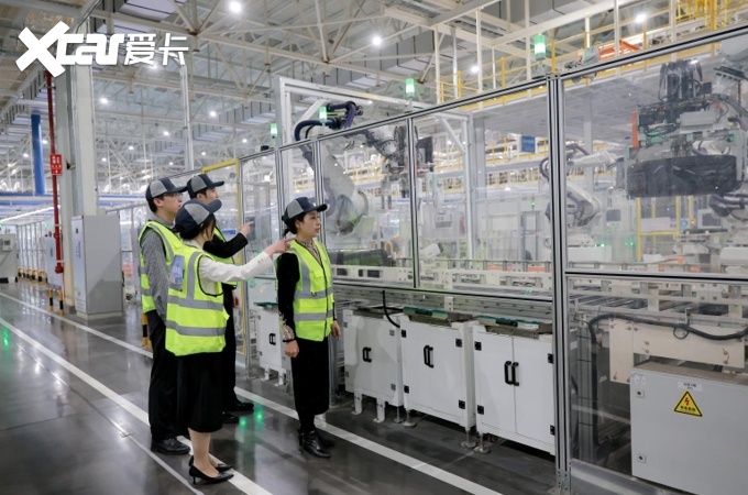 zoty中欧有钱人的买车逻辑变了？岚图泰山成华系豪车新标签