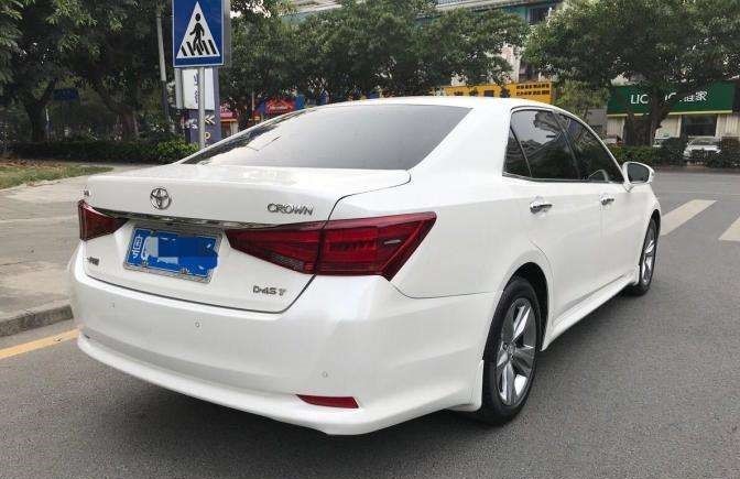 丰田皇冠跌落神坛，因存在安全隐患，13万台皇冠遭紧急召回！