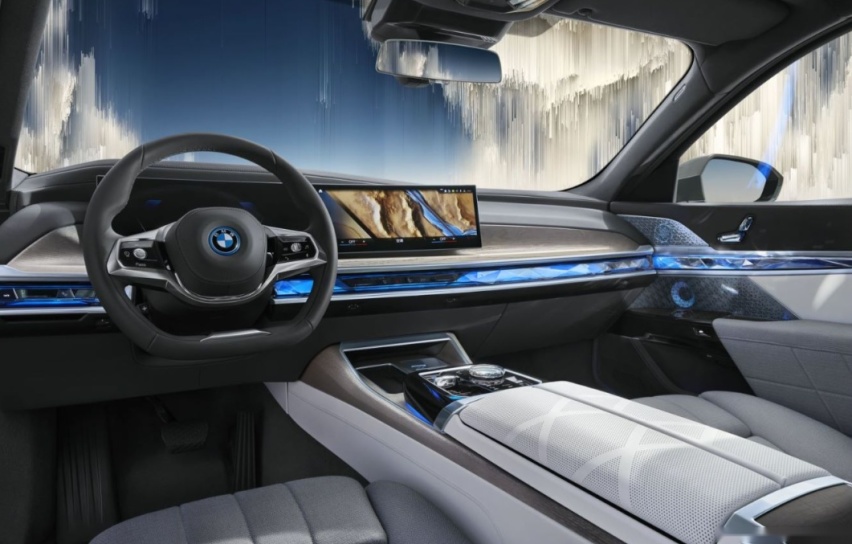 创新纯电动BMW i7到店，首批车主将获限量版艺术版画