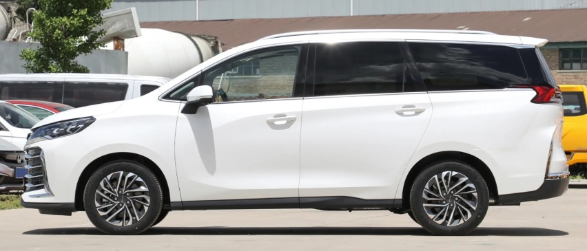 上汽“拳头级”MPV！长超4.8米，全系7座！仅8万级，全系增压