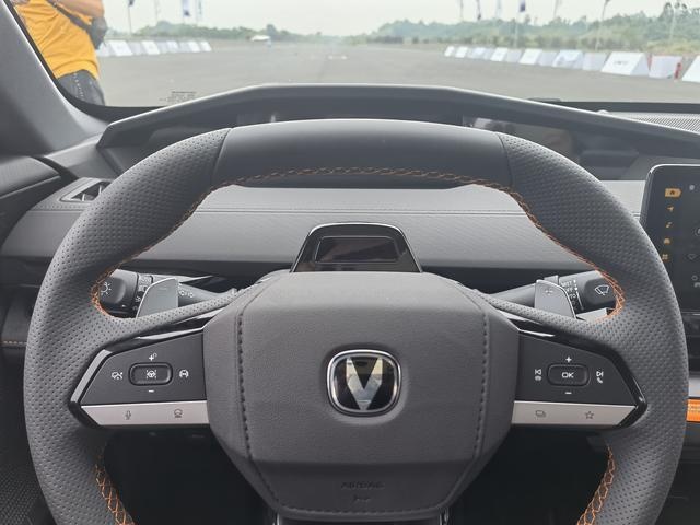 试驾UNI-V 2.0T，速度劲爽，驾控踏实，等25日上市价格