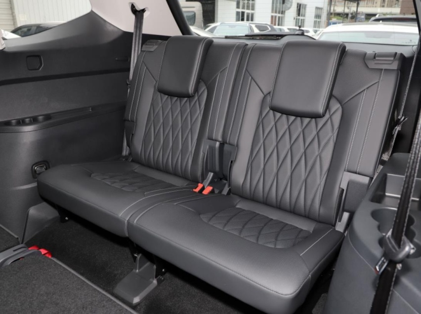 家用中大型七座SUV，福特探险者和大众途昂怎么选？