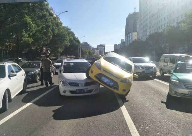 吐槽大会：返程路上这些不文明交通行为，你遇到过多少？