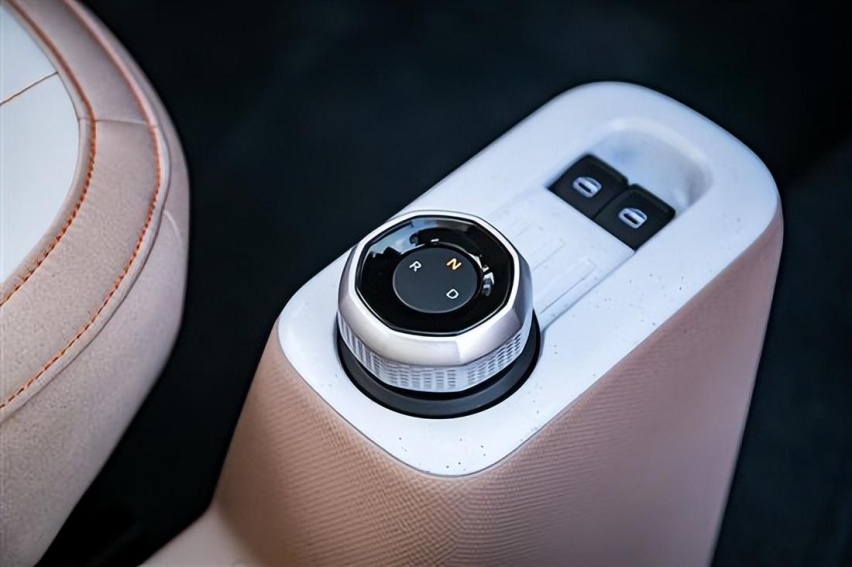 吉利入局微型纯电动车市场，熊猫mini能否取代宏光MINI EV？